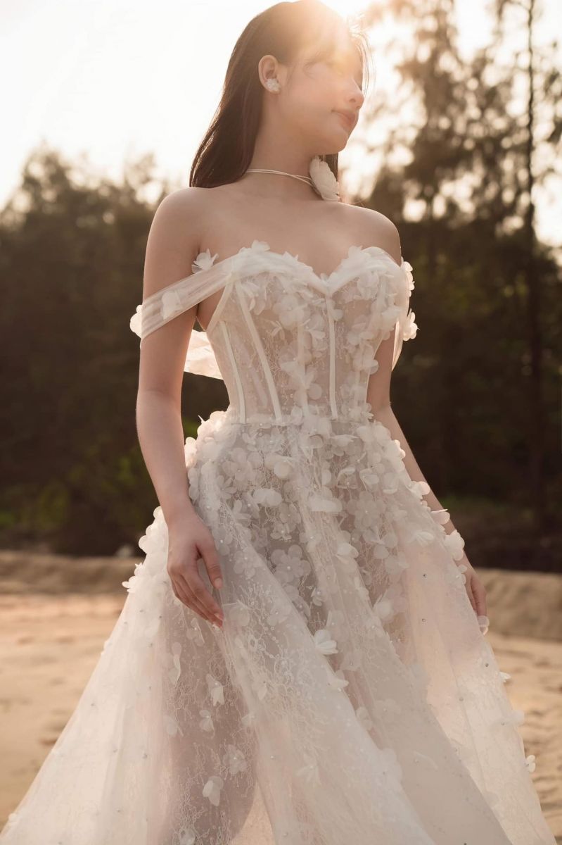 4 tips chọn váy cưới cho cô dâu có phần tay đầy đặn - Ren Bridal